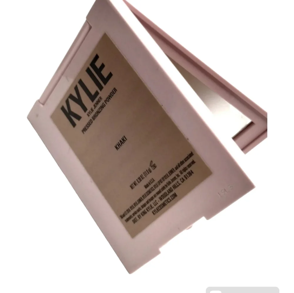 Kylie‎ Cosmetics Pressed Bronzing Powder KHAKI full size